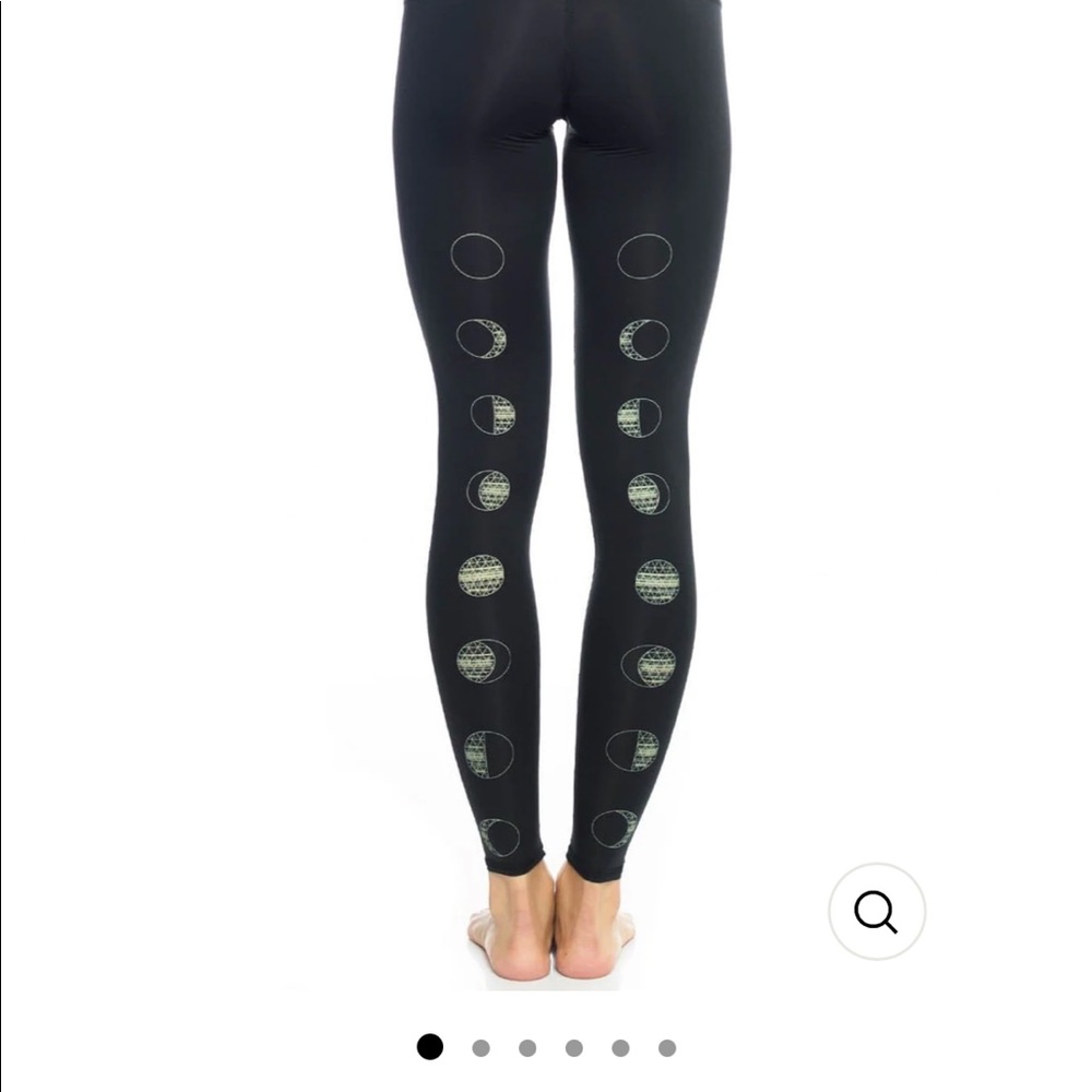 TEEKI “moon dance” hot pant leggings